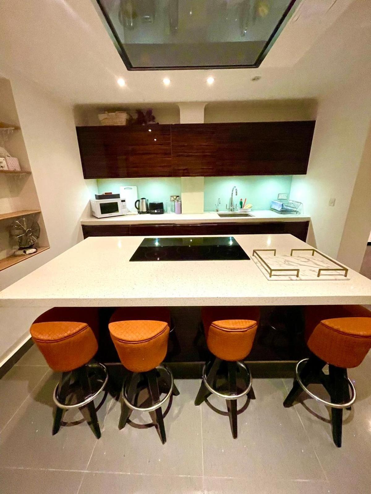 Private 1 Bed Flat Chelsea *