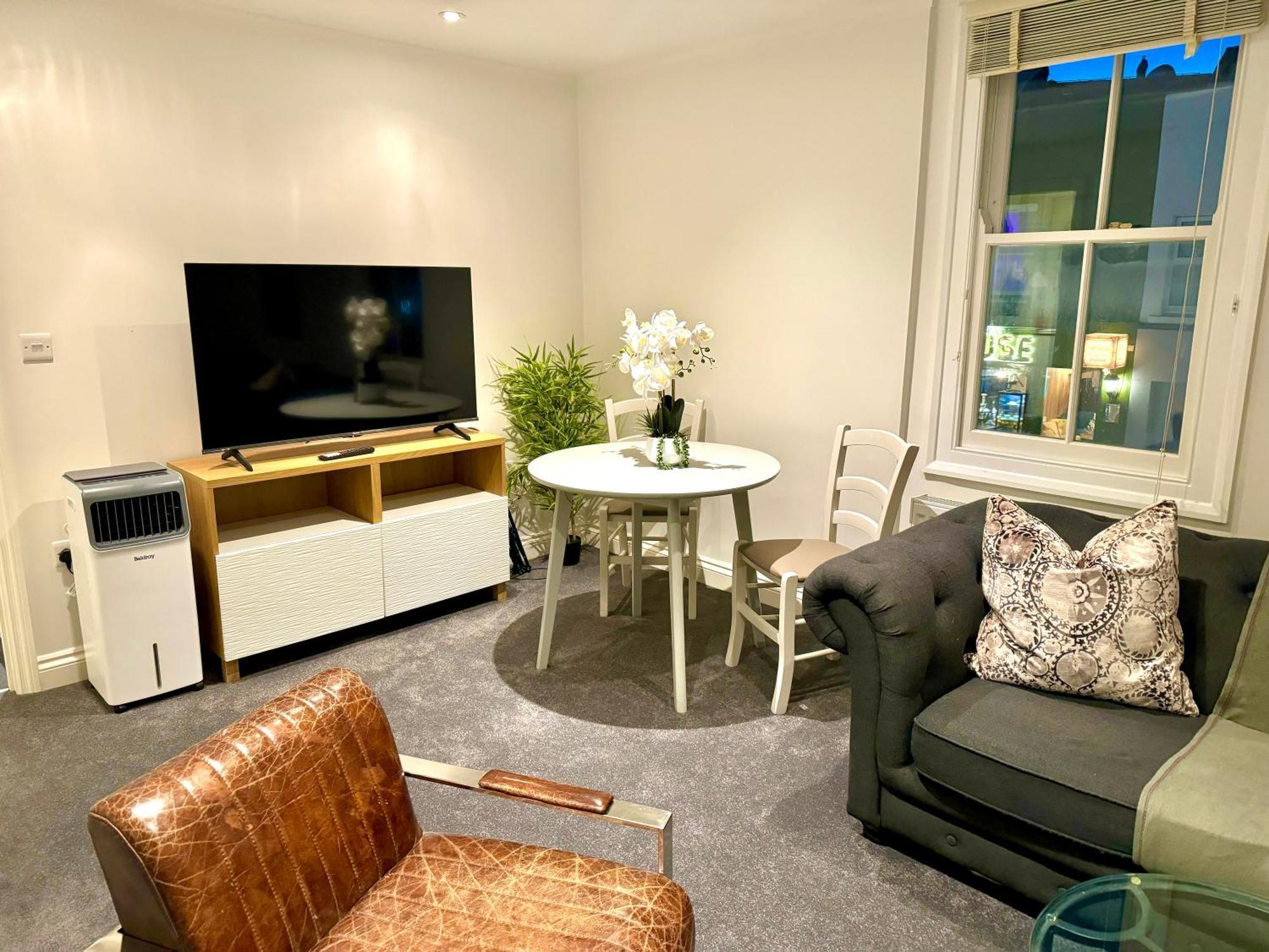 Private 1 Bed Flat Chelsea Apartment